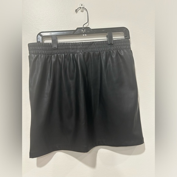 Shinestar Faux leather black skirt size medium - Picture 2 of 3